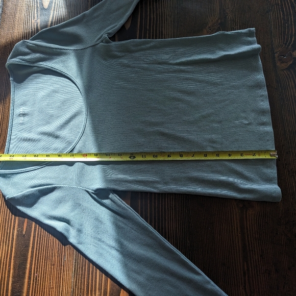 Old Navy mint long sleeve top - Picture 4 of 7